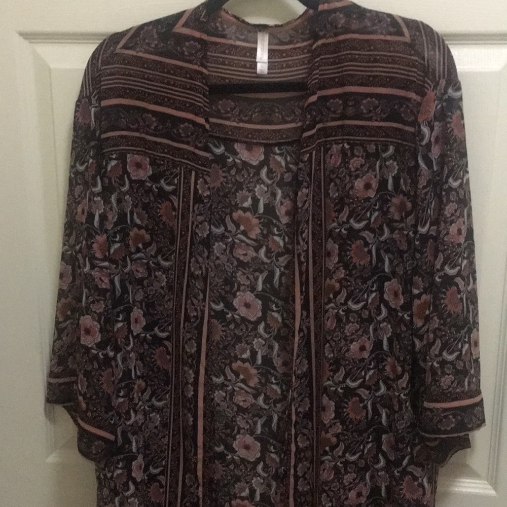 Floral kimono with tassels